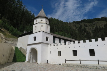 Fototapeta na wymiar Kloster Marienberg, Vinschgau