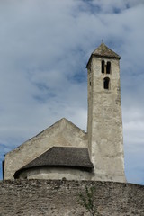Fototapeta na wymiar Romanische Kirche St.Veit am Tartscher Bichl – Mals, Südtirol