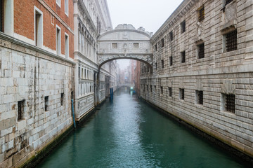 Fototapeta na wymiar Ponte dei Sospiri (Bridge of Sighs) in Venice, Italy
