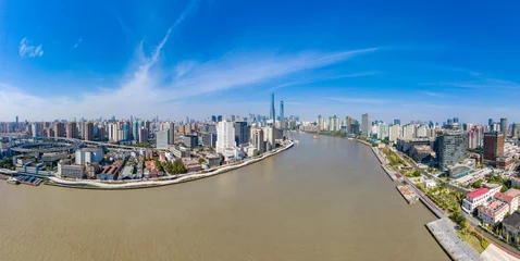 Photo sur Plexiglas Pont de Nanpu A panoramic view of the city along the huangpu river in Shanghai, China