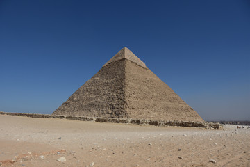 Fototapeta na wymiar view of pyramid of khafre against clear sky