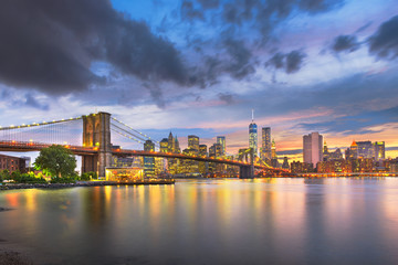 Fototapeta na wymiar Lower Manhattan Skyline and Brooklyn Bridge