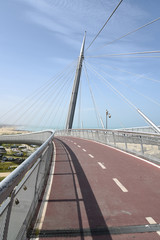 Obraz premium Ponte del Mare in Pescara by Morning with Pedestrian and Bicycle Path