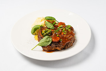 Ossobuco with mashed potatoes and sauce