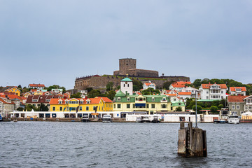 Blick auf die Stadt Fjällbacka in Schweden