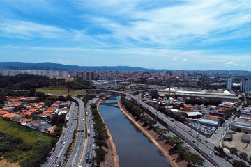Fototapeta na wymiar Aerial view of river between roads. Cityscape scenery. Great landscape. Marginal Tietê, São Paulo, Brazil