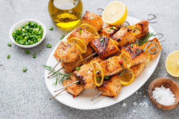 Baked salmon skewers with lemon and green onion.