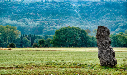 Menhir de Pierrefiche à Simandre-sur-Suran, France