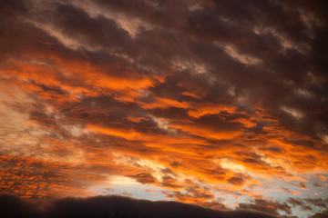 Obraz premium Orang purple sunset over mountains.