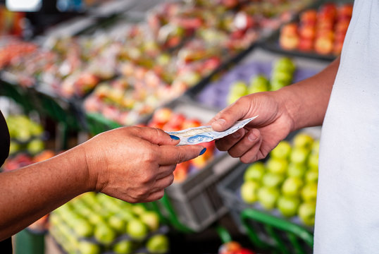 Productos del campo, frijol, maiz, alberja, papa, fresas, uchuba, cebolla de huevo, blanquillo, granos, pi&ntilde;a, tomate, papaya, platano, guayaba, productos de COlombia y Antioquia