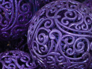Obraz premium big beautiful purple Christmas balls close up. bright Christmas toys, Christmas and happy New year concept, space for text for your design. Wallpaper.