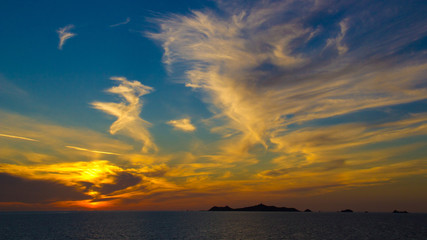 Obraz premium coucher de soleil sur la mer