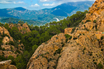 Fototapeta na wymiar Le littoral et la montagne Corse