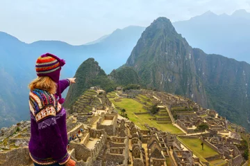 Papier Peint photo Machu Picchu Machu Picchu, région de Cusco, Pérou : vue d& 39 ensemble des terrasses agricoles, Wayna Picchu et montagnes environnantes en arrière-plan, UNESCO, site du patrimoine mondial. Une des sept nouvelles merveilles du monde