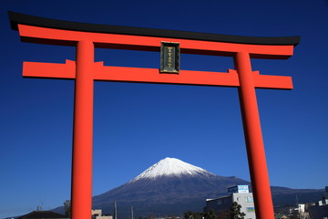 Winter is in the air. Winter is coming. Winter is around the courner