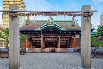 Obraz premium Osaka. Japan. Shirokata Tenmangu Shrine. Gateway to a Shinto shrine in Japan. Gateway to the buddhist temple. Excursions at Shirokata Tenmangu Shrine. Osaka Tourism. Japan attractions.