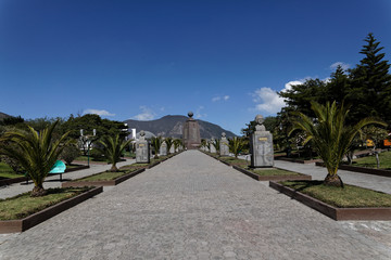 Fototapeta premium Mitad del Mundo