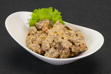 Chicken liver with cream and dry tomatoes