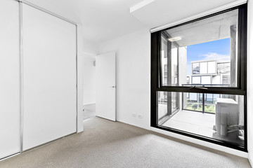 Empty and unfurnished brand new apartment