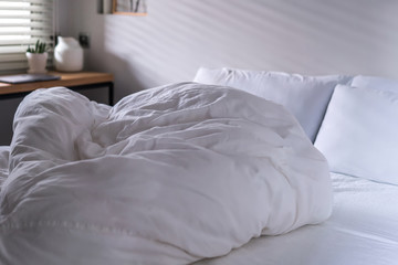 Fototapeta na wymiar quilt bed white pillows on white bed in bedroom