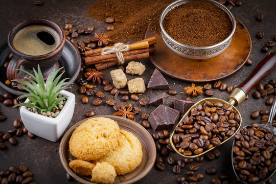 Coffee grains on a table with accessories for coffee © vizafoto