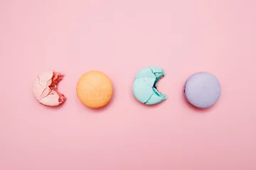 Fototapete Rund Colorful Cake macaron or macaroon on pink background, pastel color © Parilov