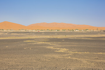 Fototapeta na wymiar View of the sand dunes of Erg Chebbi with Merzuga in the foreground