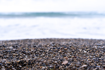Vagues en hiver à Saint-Cyr-Sur-Mer qui déferle sur les galets 