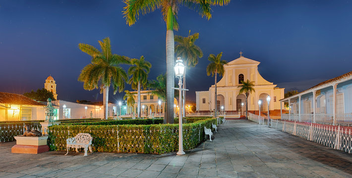 Trinidad Plaza Mayor Nacht Cuba Panorama