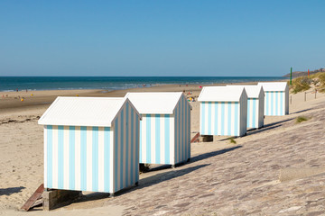 Fototapeta na wymiar La plage d'Hardelot et ses cabines - Côte d'Opale - Pas-de-Calais