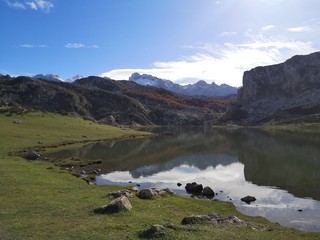 Fototapeta na wymiar Lac Ercina Picos de Europa