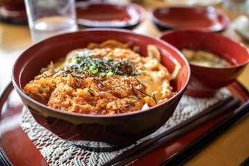 カツ丼　日本の丼もの