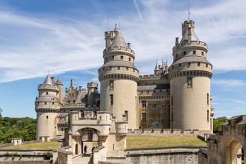 Ch&acirc;teau de Pierrefonds - Fa&ccedil;ade et pont-levis