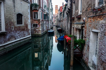 Fototapeta na wymiar Venice canal reflections