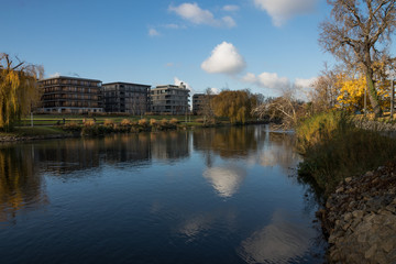 Fototapeta premium Buildings next to the river on a beautiful day.