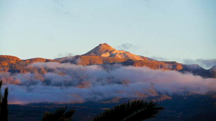 El Tiede auf teneriffa mit Wolken