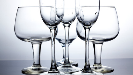Bodegón de copas de cristal vacías