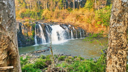 Wasserfall in tad lo, Laos, bolavenplateu, 