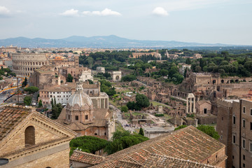 Obraz premium Panoramic view of city Rome with Roman forum and Colosseum from Vittoriano
