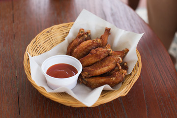 Fried chicken wings in the basket