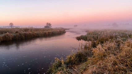 Mgły i szron o poranku, Rzeka Narew, Narwiański Park Narodowy, Podlasie, Polska © podlaski49