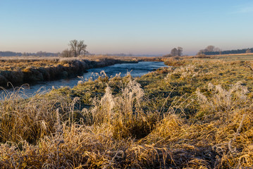 Mgły i szron o poranku, Rzeka Narew, Narwiański Park Narodowy, Podlasie, Polska © podlaski49