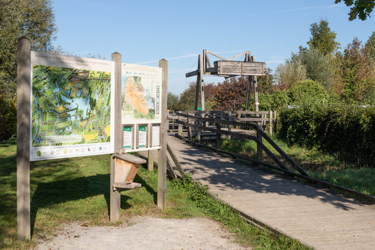 Panneau d'information à l'entrée de la Réserve Naturelle Nationale des Étangs du Romelaëre
