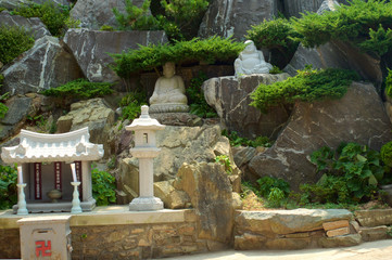 Fototapeta na wymiar Buddhist temple in Busan in summer