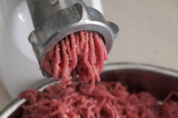 mincing machine and beef mincing in home environment,