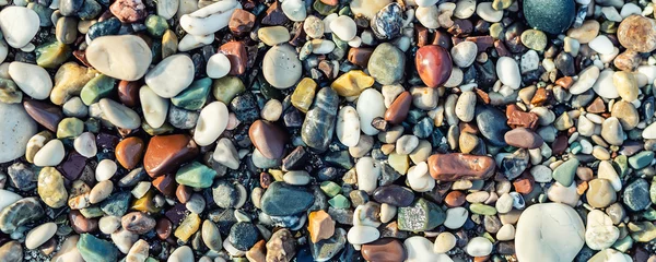 Ingelijste posters Trendy kleurrijke kleine zee stenen kiezel achtergrond. Veelkleurig abstract strand natuurpatroon © Kirill Gorlov