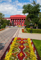 Obraz premium Red building in Kiev
