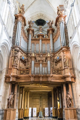Fototapeta na wymiar Les orgues de la Cathédrale de Saint-Omer