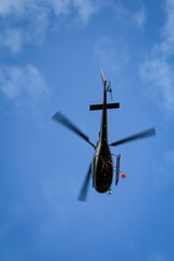 Ein Lastenhubschrauber auf der Bahn Baustelle K&ouml;then, Mastentransport