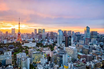 Fotobehang Stadsgezicht van de skyline van Tokio, panorama luchtwolkenkrabbers uitzicht op kantoorgebouw en het centrum in Tokio in de avond. Japan, Azië. © tanarch
